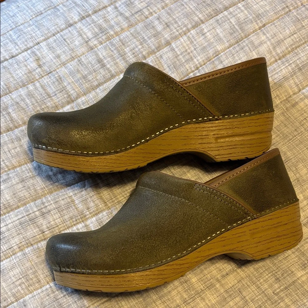 Dansko Olive Green Slip-On Clogs size 41 - Picture 3 of 4